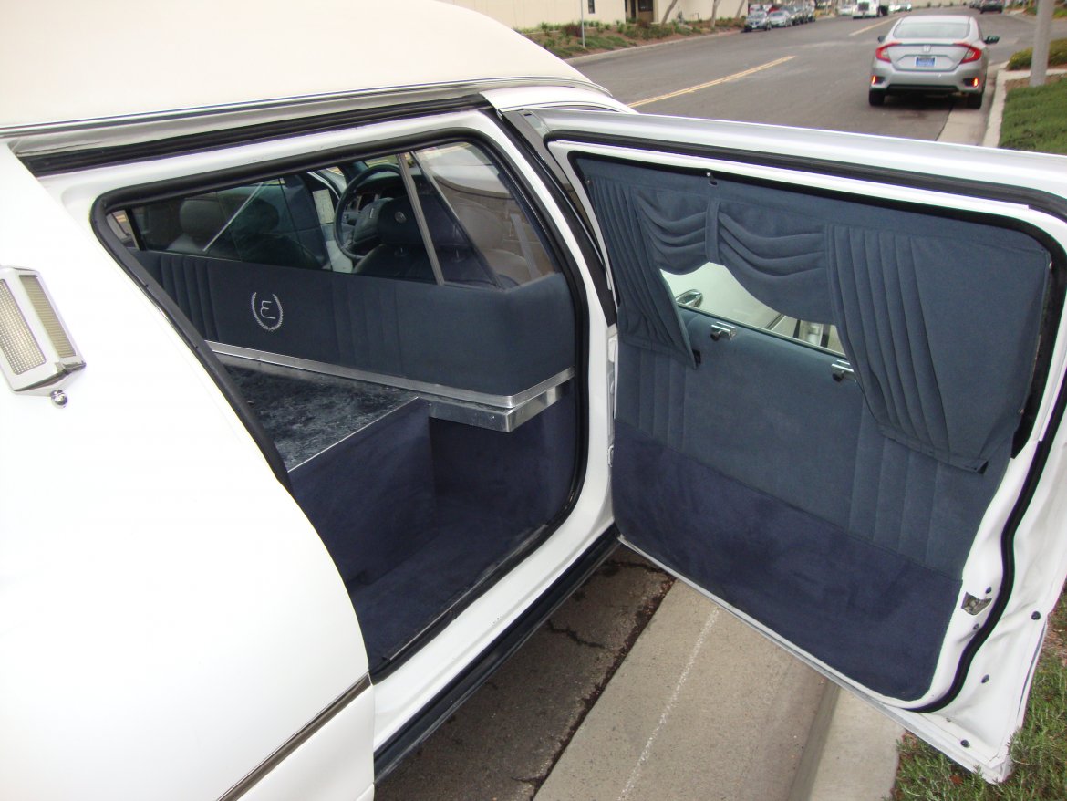 Photo of Funeral for sale: 2000 Lincoln TownCar by Eureka