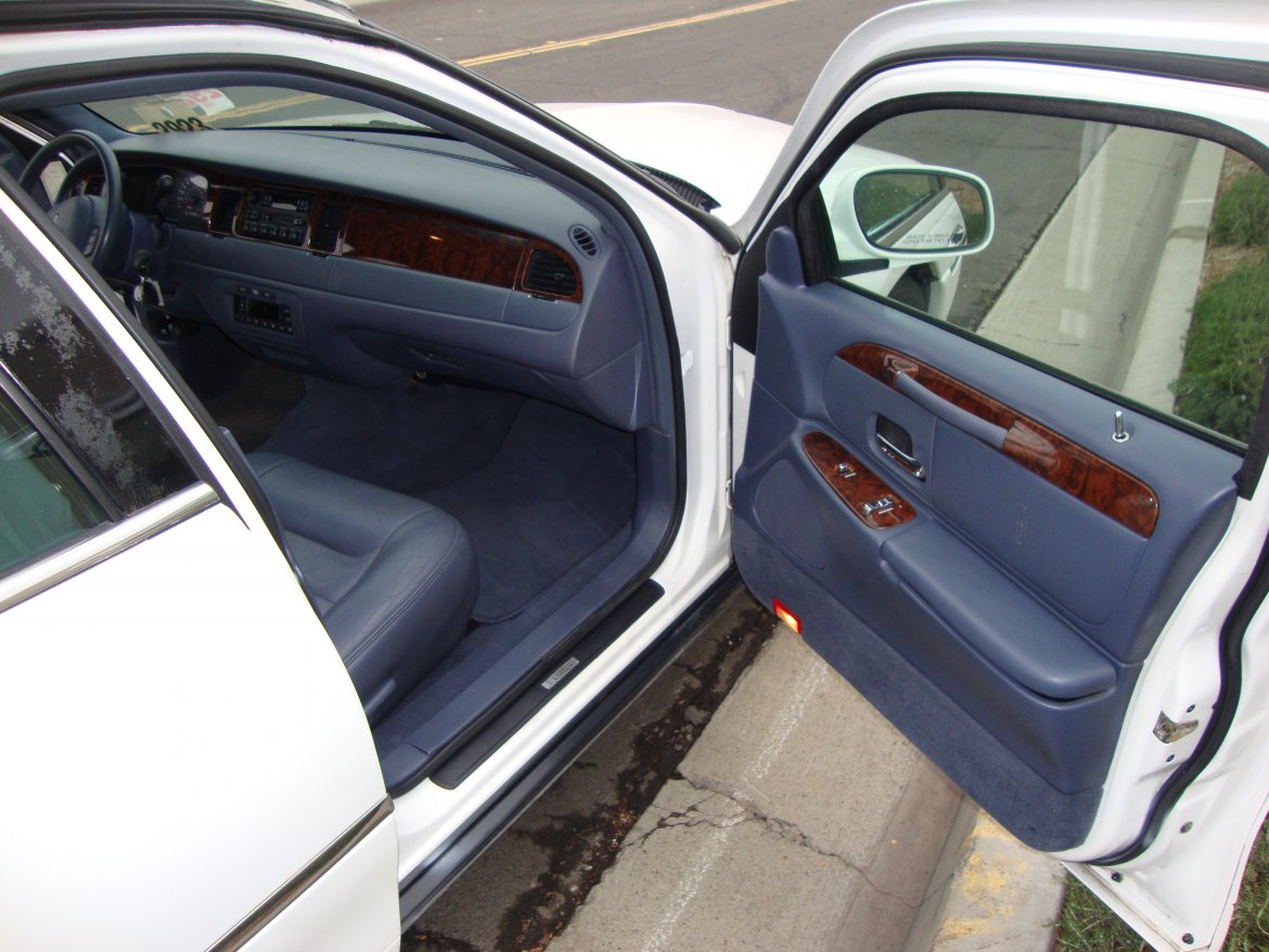 Photo of Funeral for sale: 2000 Lincoln TownCar by Eureka