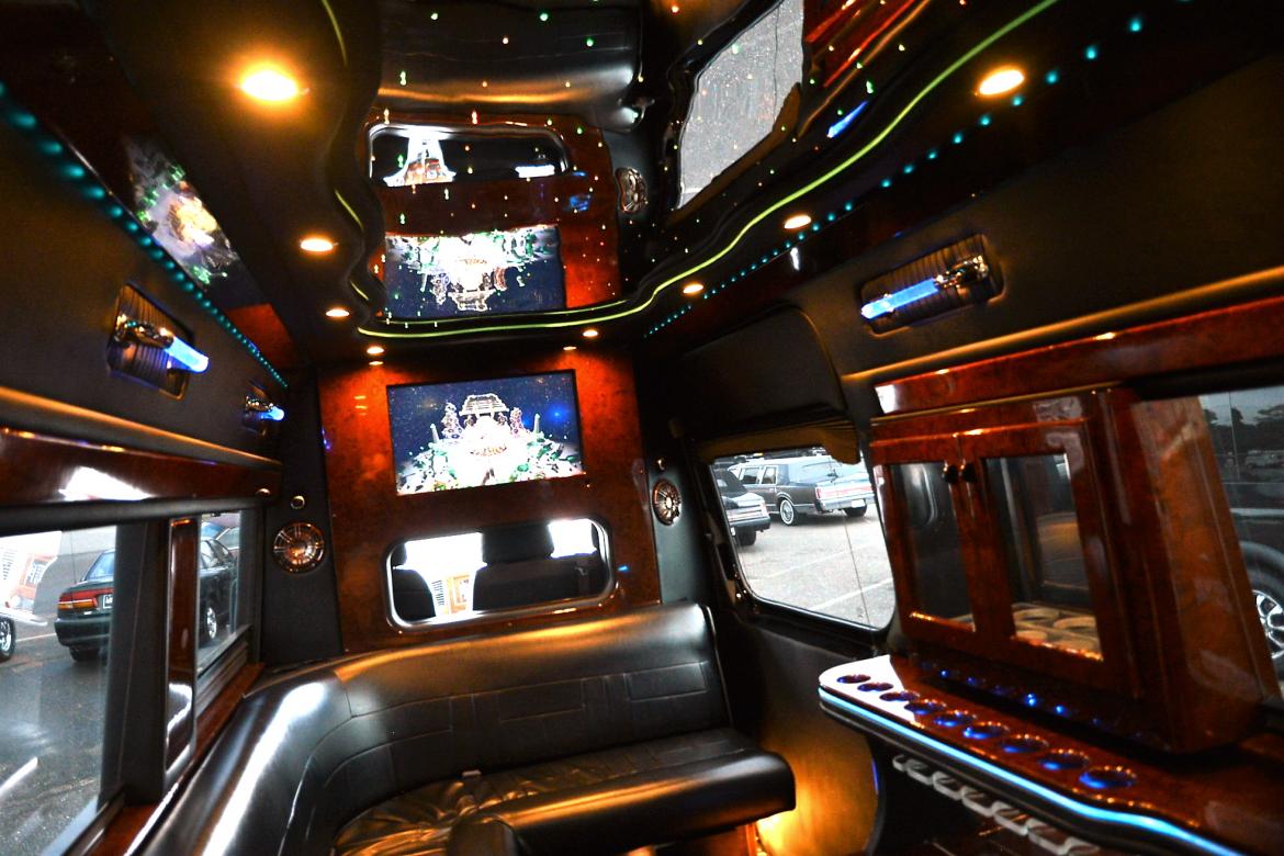 Photo of Sprinter for sale: 2010 Freightliner Sprinter 2500 2458" by Midwest
