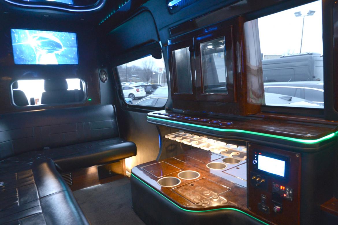 Photo of Sprinter for sale: 2010 Freightliner Sprinter 2500 2458" by Midwest