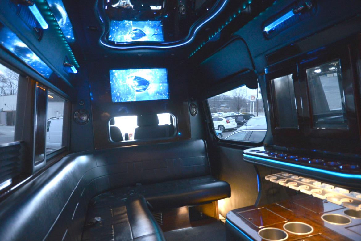 Photo of Sprinter for sale: 2010 Freightliner Sprinter 2500 2458" by Midwest