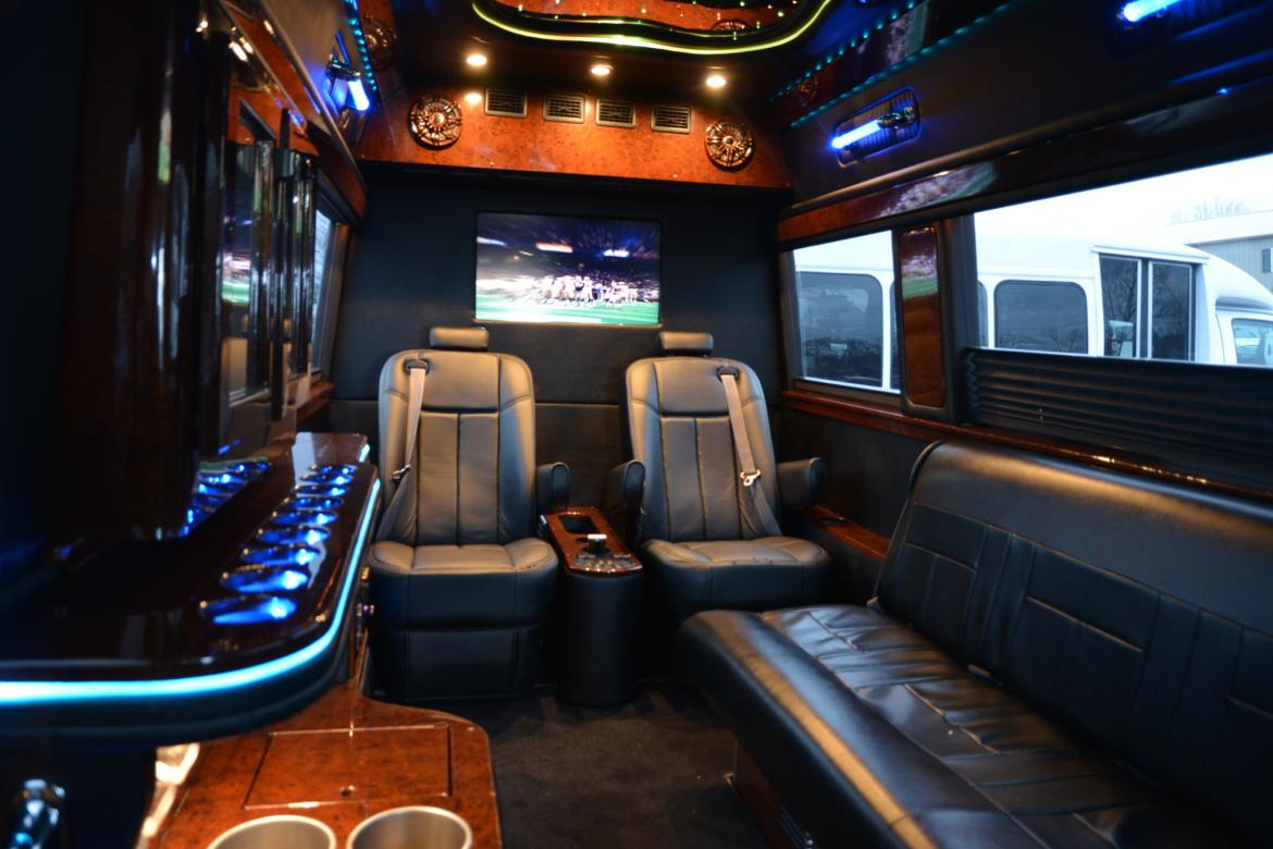 Photo of Sprinter for sale: 2010 Freightliner Sprinter 2500 2458" by Midwest