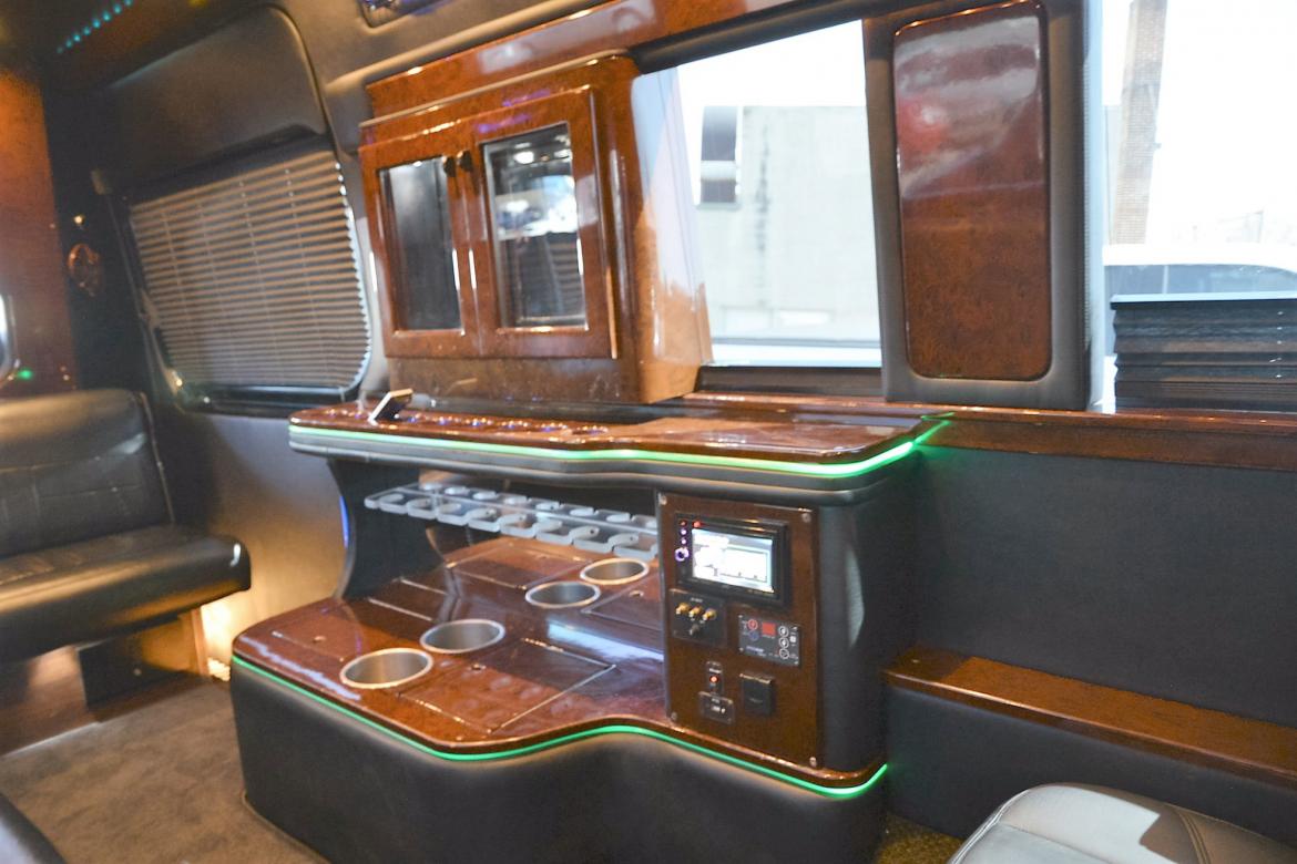 Photo of Sprinter for sale: 2010 Freightliner Sprinter 2500 2458" by Midwest