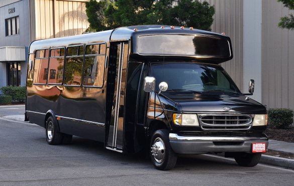 2000 Ford E-450 Limo Bus for Sale in Fontana, CA - Photo 3