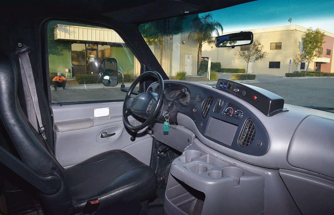 Photo of Limo Bus for sale: 2000 Ford E-450 by Champion