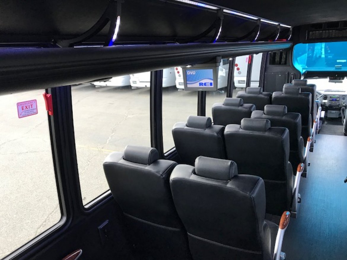 Photo of Shuttle Bus for sale: 2015 Ford F-550 33&quot; by Grech