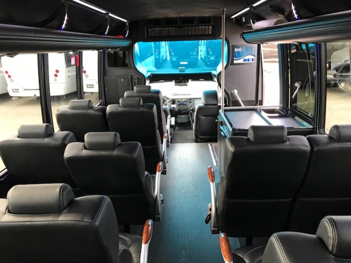 Photo of Shuttle Bus for sale: 2015 Ford F-550 33&quot; by Grech