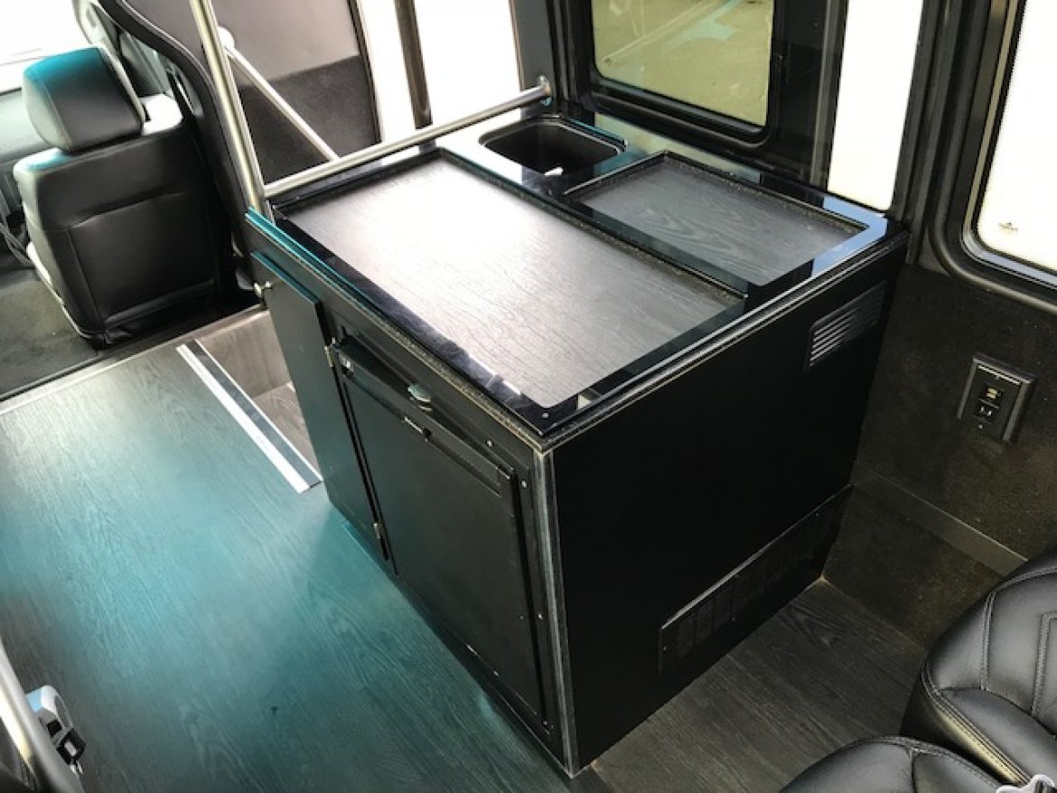 Photo of Shuttle Bus for sale: 2015 Ford F-550 33&quot; by Grech