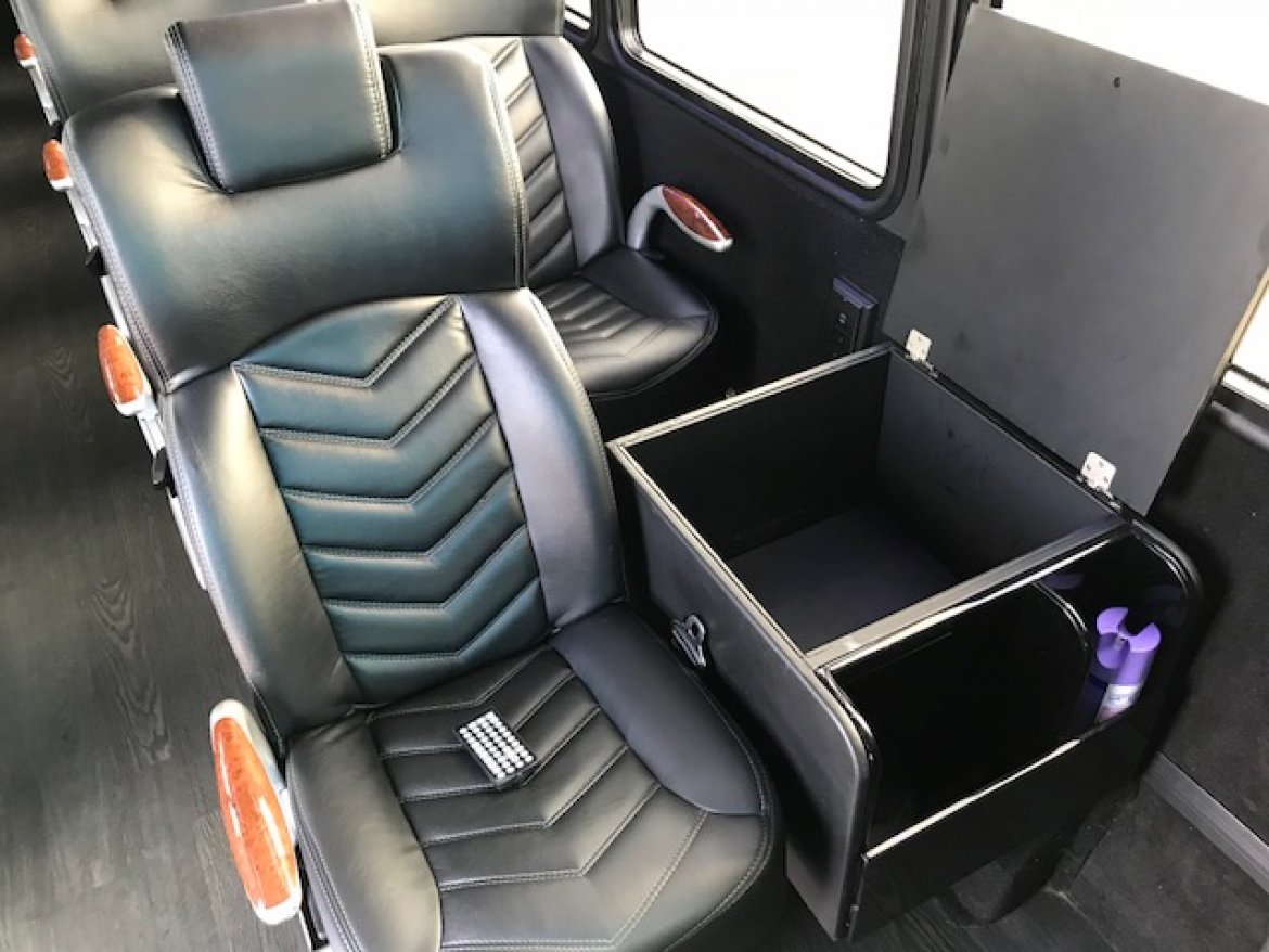 Photo of Shuttle Bus for sale: 2015 Ford F-550 33&quot; by Grech