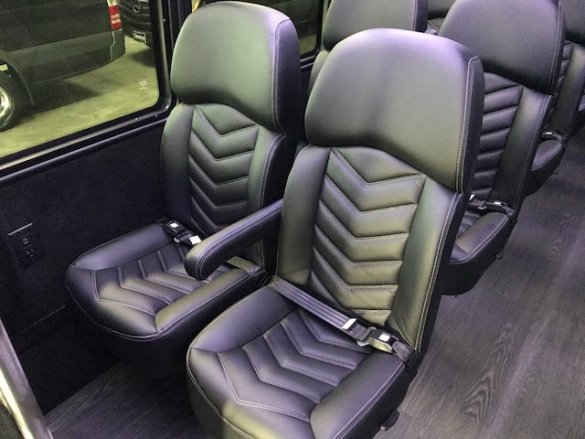 2018 Ford F-550 Shuttle Bus for Sale in Riverside, CA - Photo 3