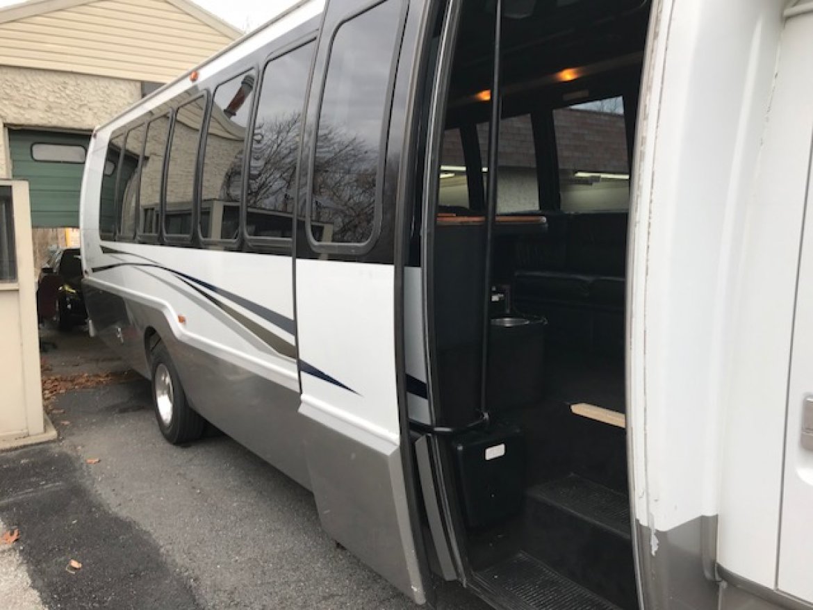 Photo of Limo Bus for sale: 2002 International 3200 by Krystal Koach
