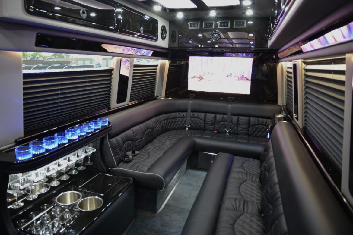Photo of Sprinter for sale: 2016 Mercedes-Benz 3500 Super Single Sprinter 2458" by Midwest