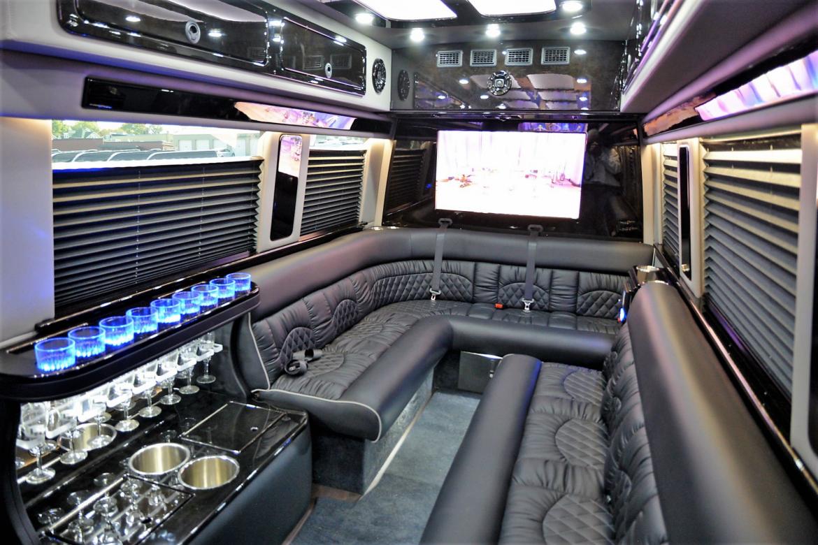 Photo of Sprinter for sale: 2016 Mercedes-Benz 3500 Super Single Sprinter 2458" by Midwest