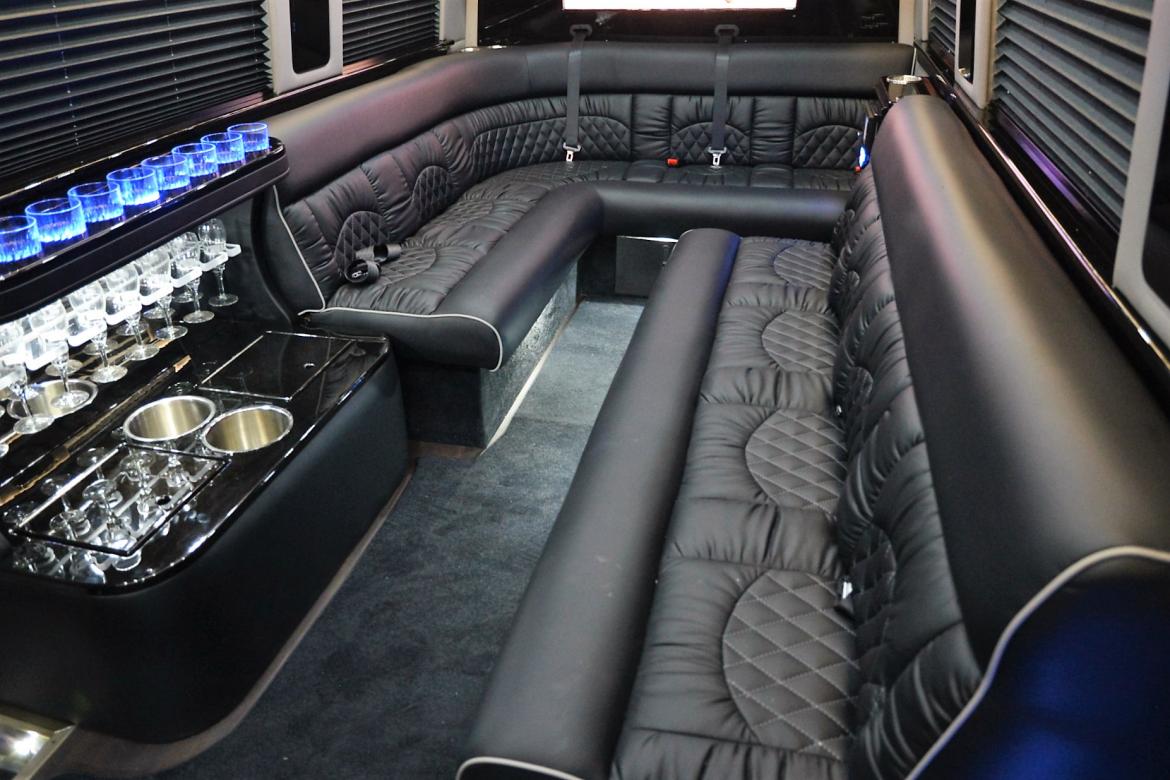 Photo of Sprinter for sale: 2016 Mercedes-Benz 3500 Super Single Sprinter 2458" by Midwest