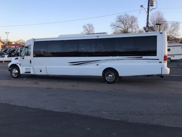 2008 International 3400 Shuttle Bus for Sale in Fontana, CA - Photo 3