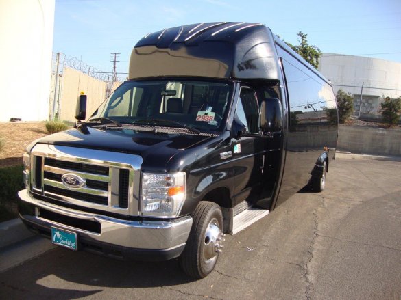 2014 Ford E-450 Shuttle Bus for Sale in Carson, CA - Photo 2