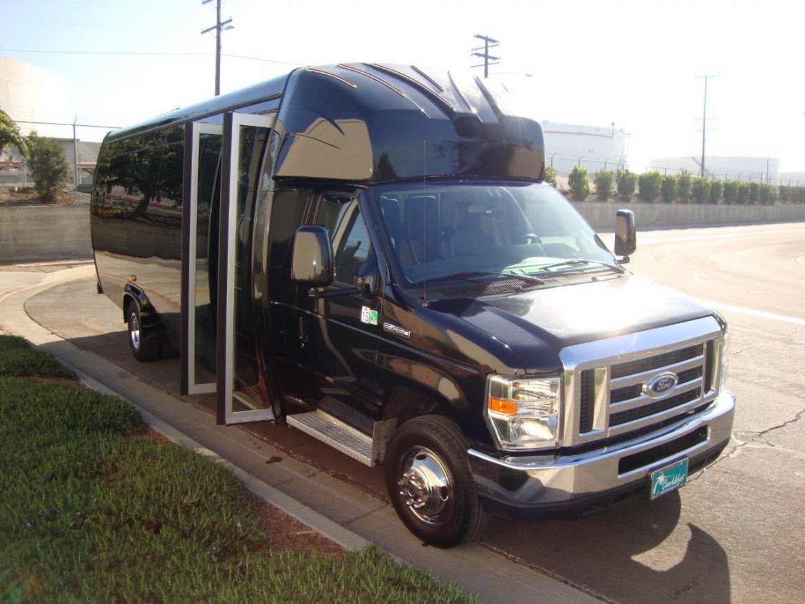 Photo of Shuttle Bus for sale: 2014 Ford E-450 by Elkhart