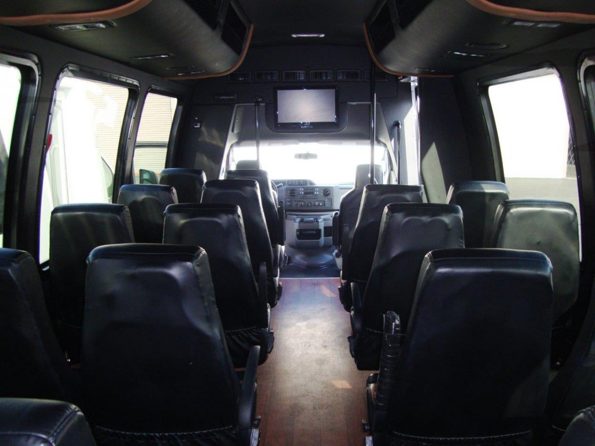 Photo of Shuttle Bus for sale: 2014 Ford E-450 by Elkhart