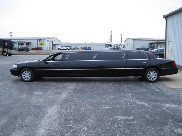 2009 Lincoln Town Car Limousine for Sale in Ozark, MO - Main Photo