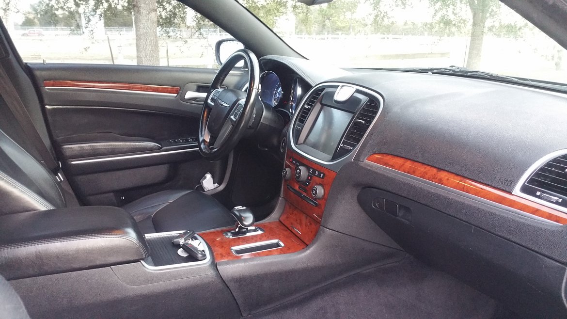 Photo of Limousine for sale: 2014 Chrysler 300 140&quot; by Moonlight