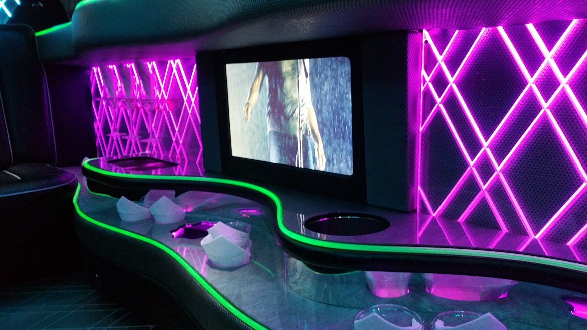 Photo of Limousine for sale: 2014 Chrysler 300 140&quot; by Moonlight