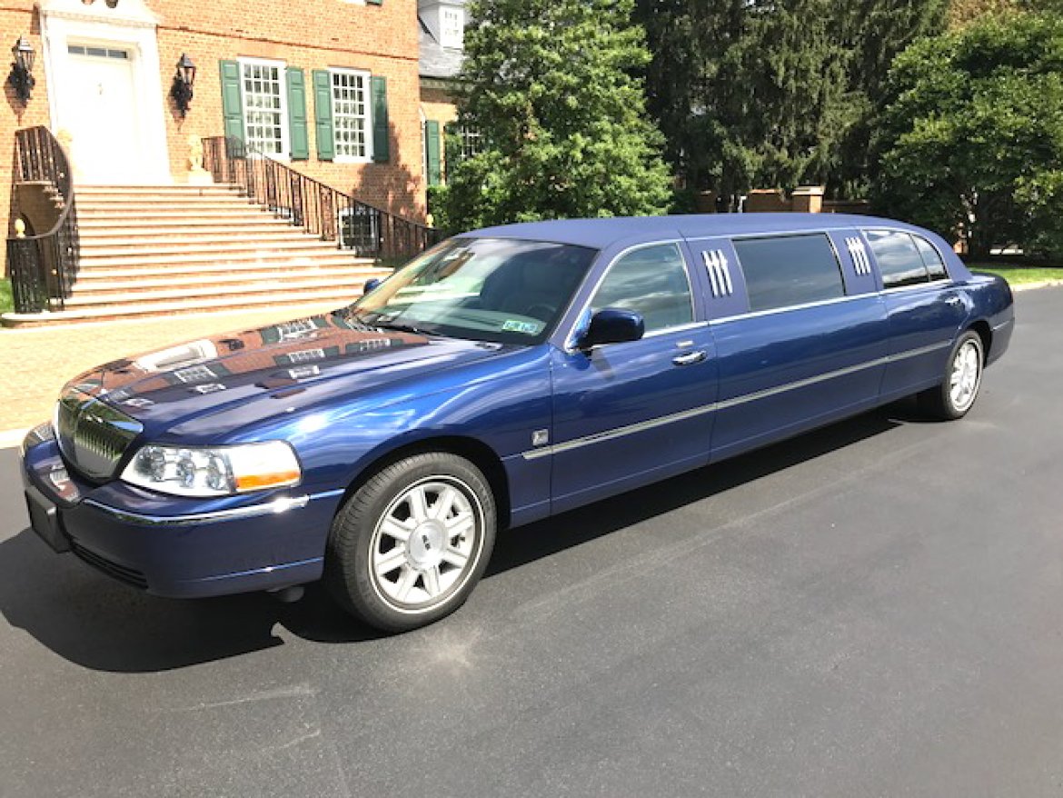 Photo of Limousine for sale: 2008 Lincoln Town-Car 76&quot; by LCW