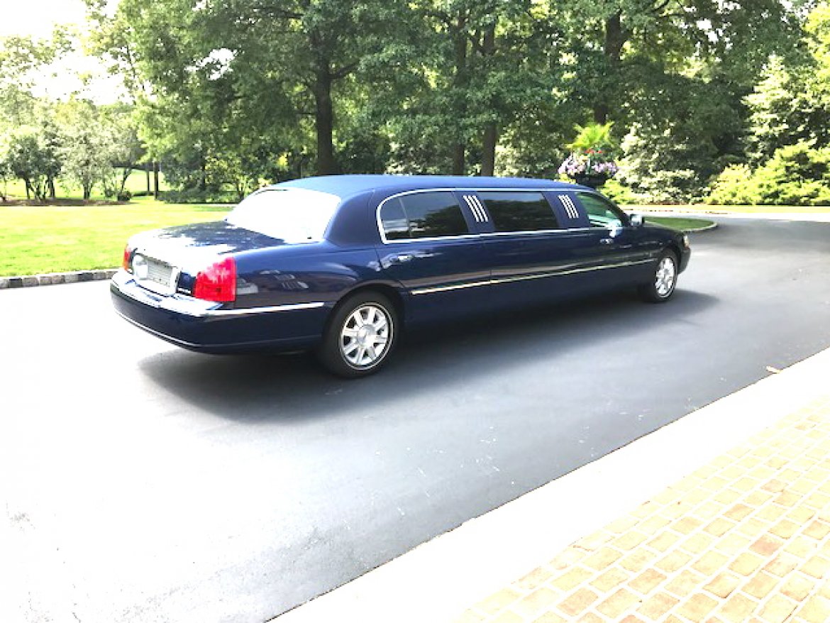 23+ Lincoln Town Car Limousine For Sale PNG