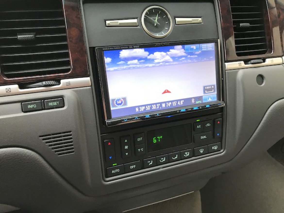 Photo of Limousine for sale: 2008 Lincoln Town-Car 76&quot; by LCW