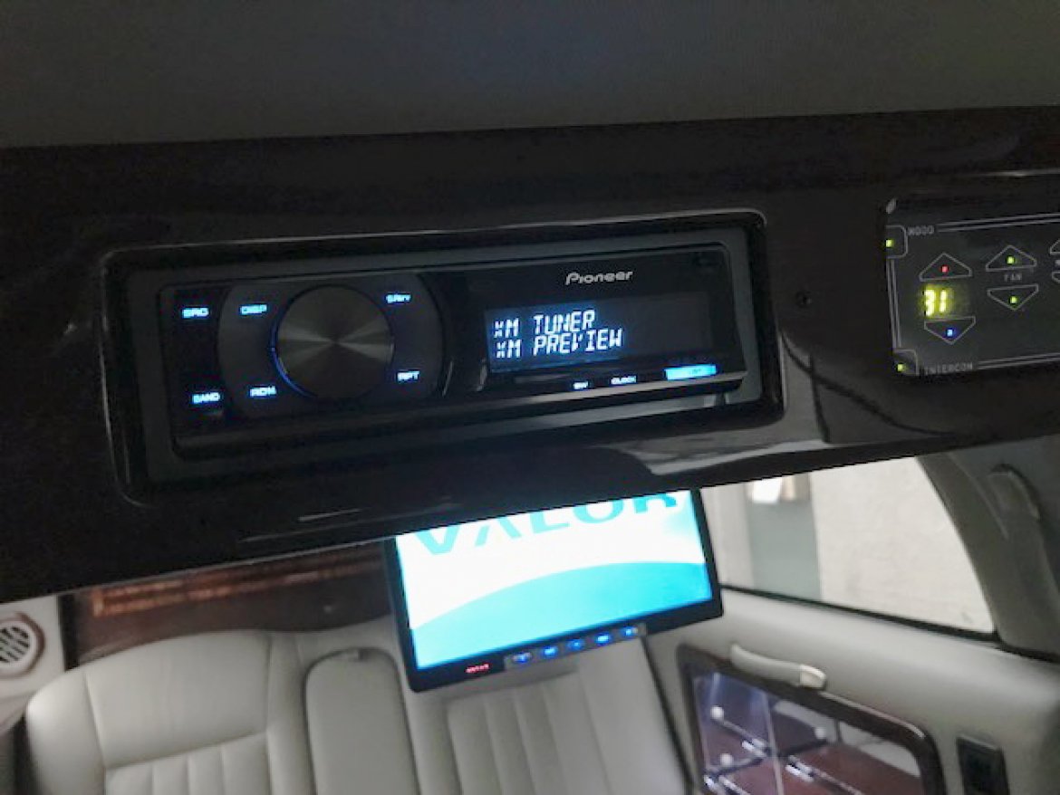 Photo of Limousine for sale: 2008 Lincoln Town-Car 76&quot; by LCW