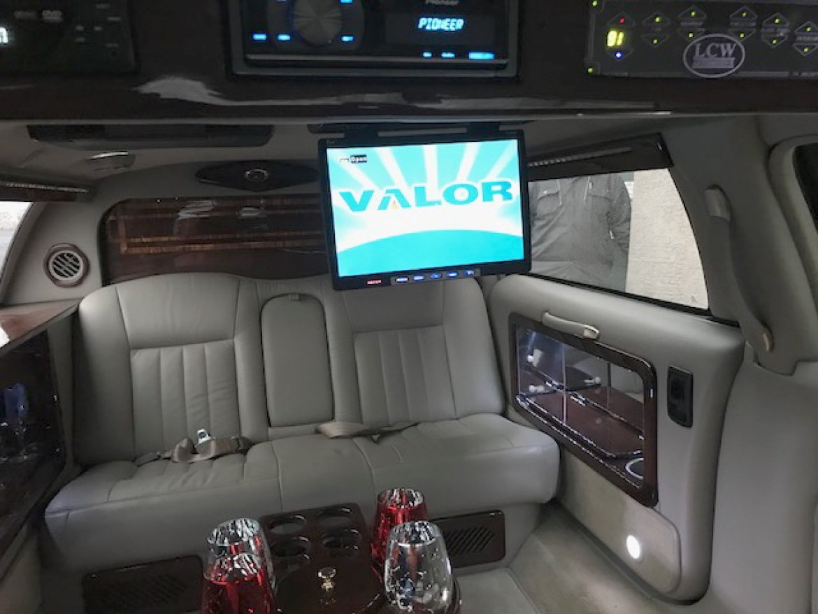 Photo of Limousine for sale: 2008 Lincoln Town-Car 76&quot; by LCW