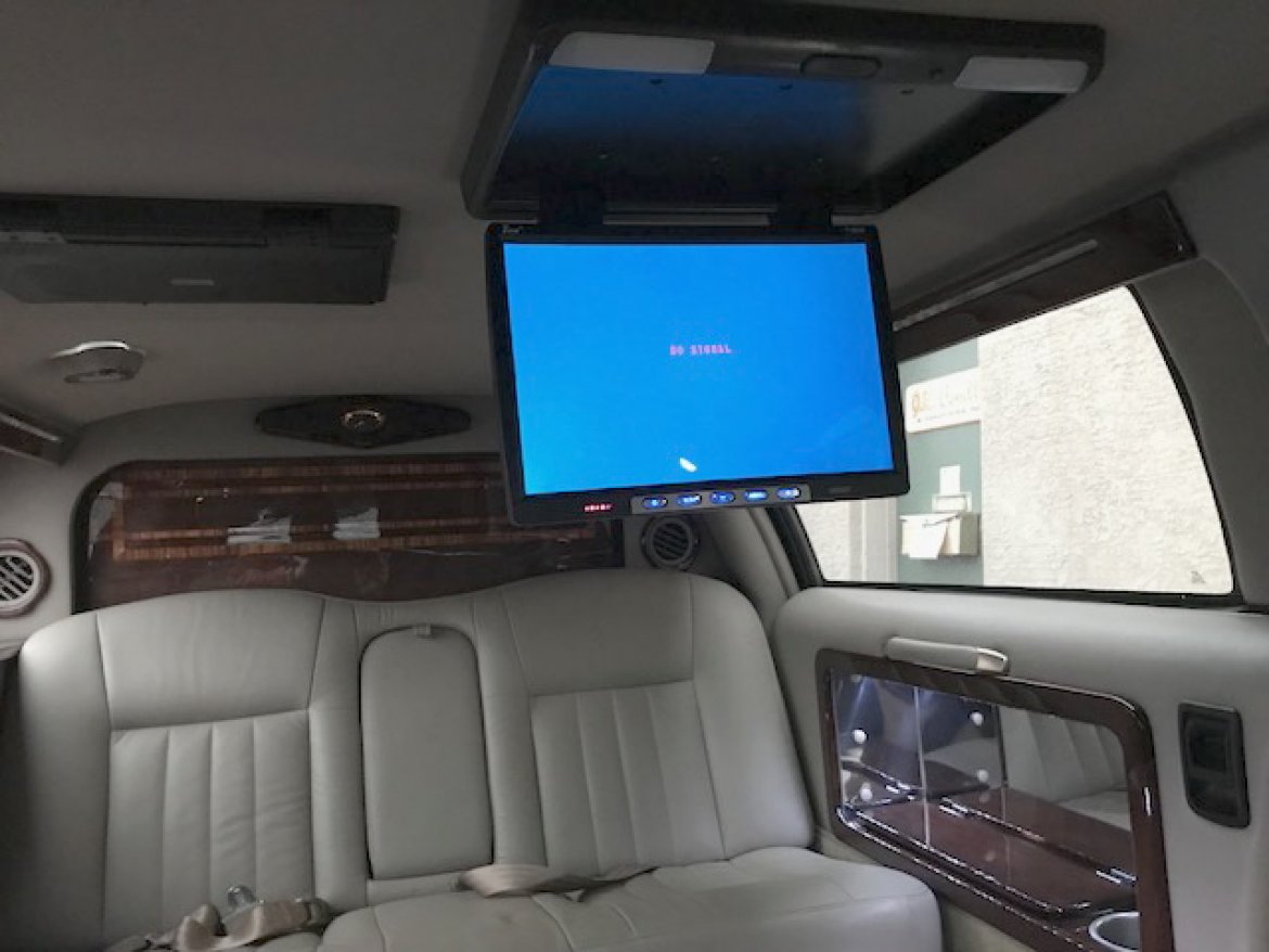 Photo of Limousine for sale: 2008 Lincoln Town-Car 76&quot; by LCW