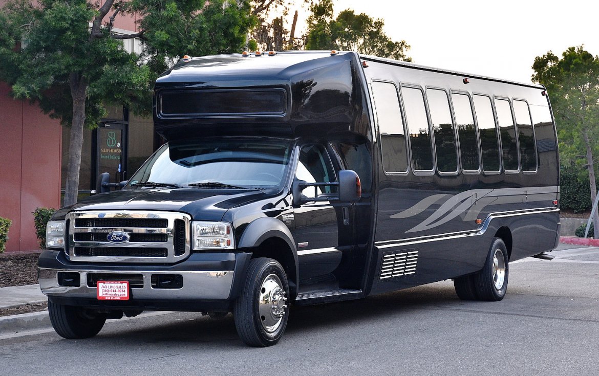Limo Bus for sale: 2006 Ford F-550 by Krystal Koach