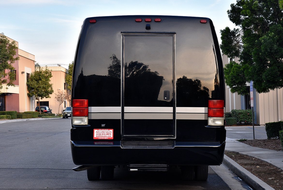 Photo of Limo Bus for sale: 2006 Ford F-550 by Krystal Koach