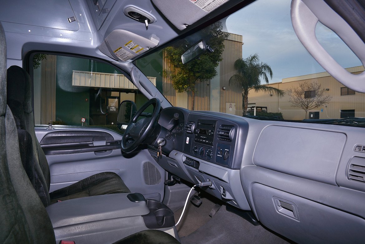 Photo of Limo Bus for sale: 2006 Ford F-550 by Krystal Koach