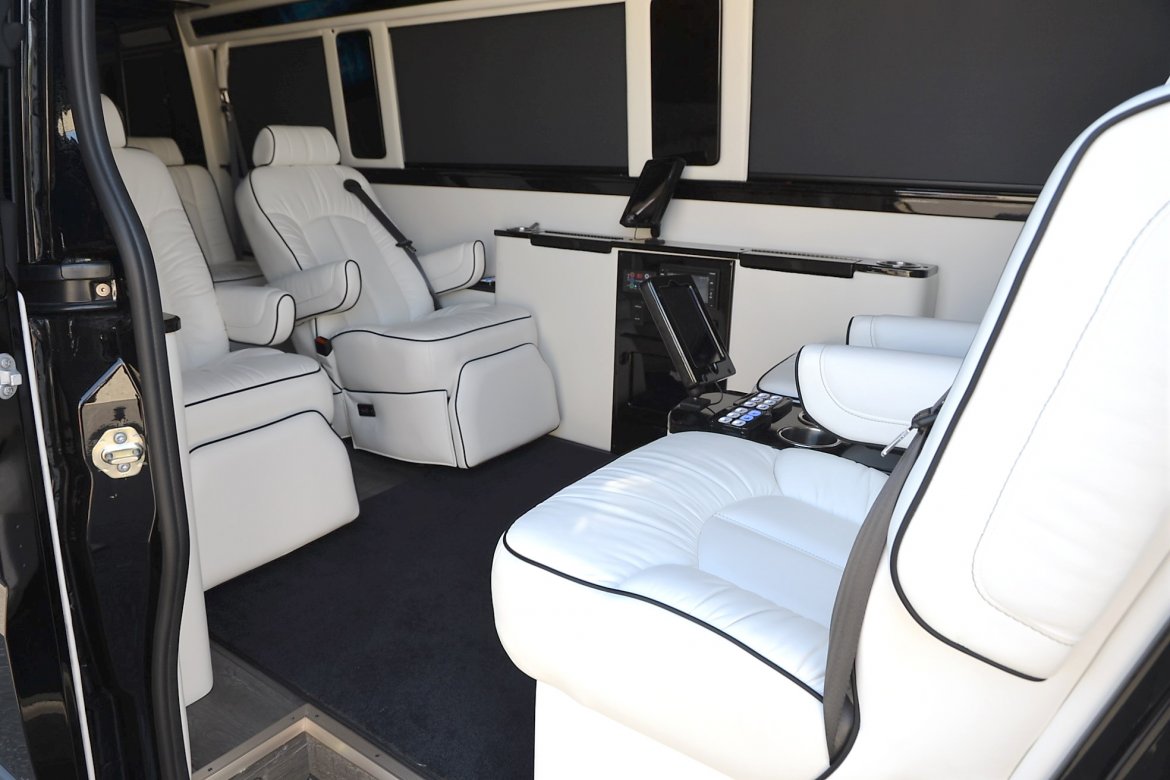 Photo of Sprinter for sale: 2017 Mercedes-Benz Sprinter 3500 Super Single 25&quot; by Midwest