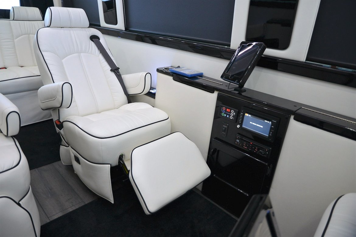 Photo of Sprinter for sale: 2017 Mercedes-Benz Sprinter 3500 Super Single 25&quot; by Midwest