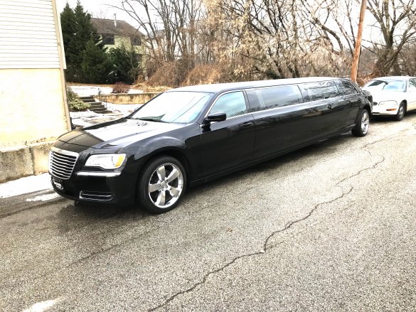 2013 Chrysler 140" Limousine for Sale in Oaklyn, NJ - Photo 2