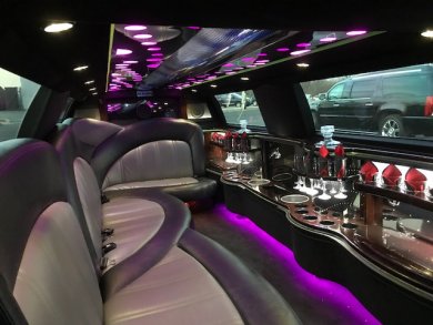 2013 Chrysler 140" Limousine for Sale in Oaklyn, New Jersey, US - Photo 4