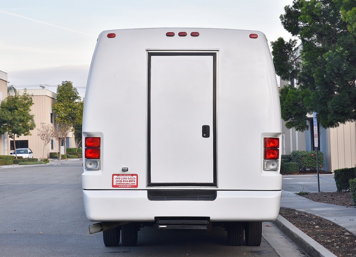 Photo of Limo Bus for sale: 2008 International 3400 by Krystal Koach