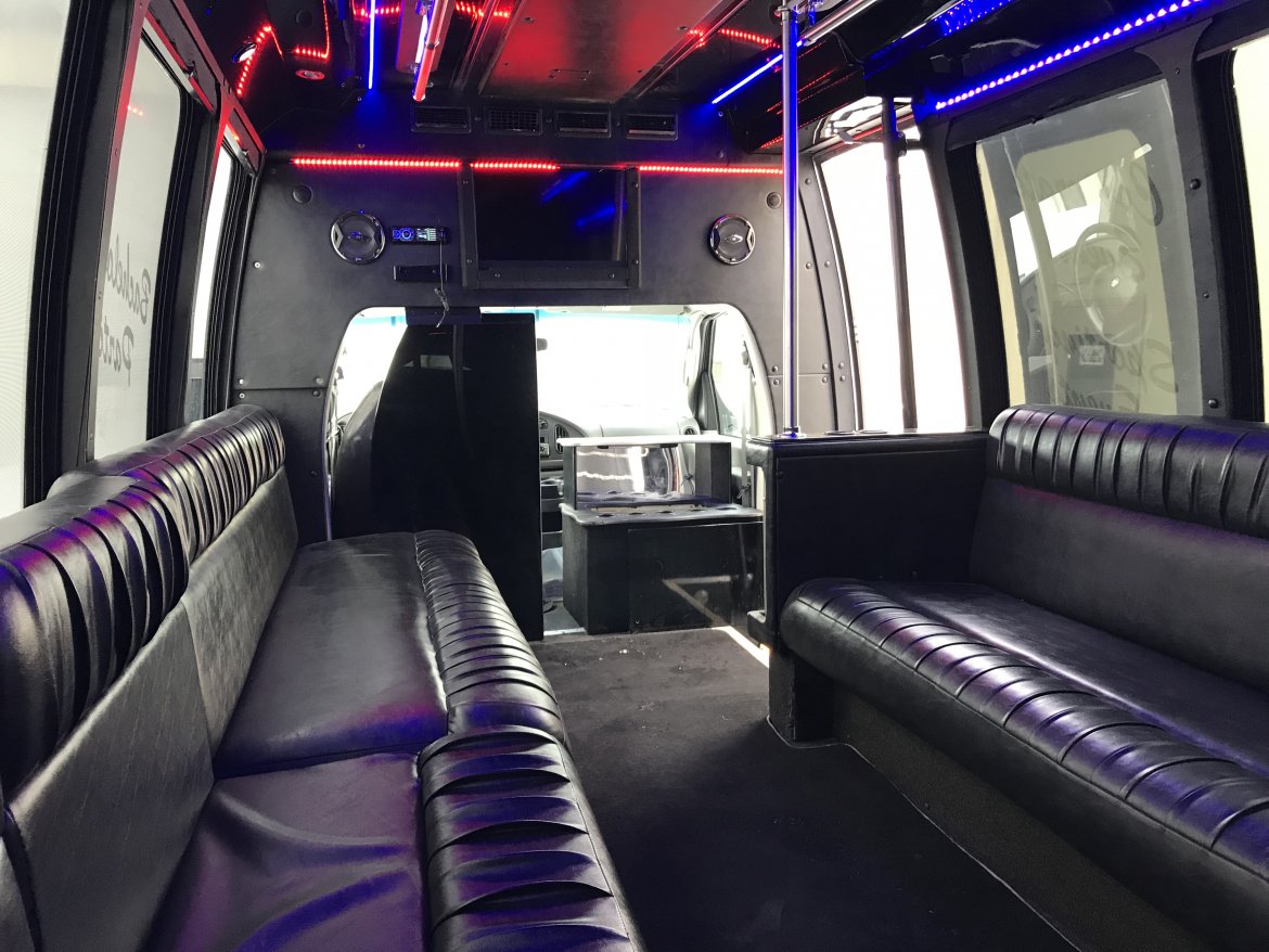 Photo of Limo Bus for sale: 2008 Ford E450  by Federal