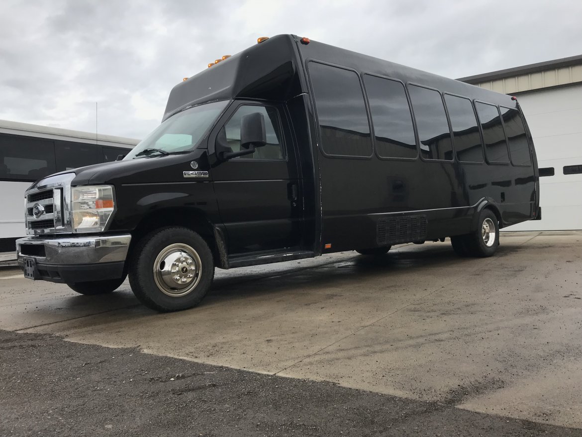 Photo of Limo Bus for sale: 2008 Ford E450  by Federal