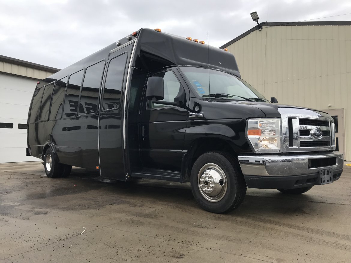 Photo of Limo Bus for sale: 2008 Ford E450  by Federal