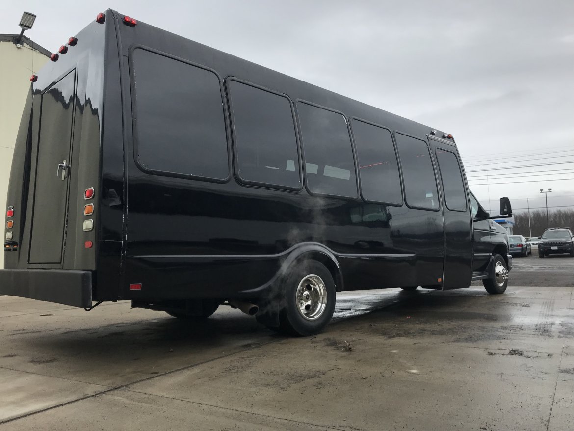 Photo of Limo Bus for sale: 2008 Ford E450  by Federal