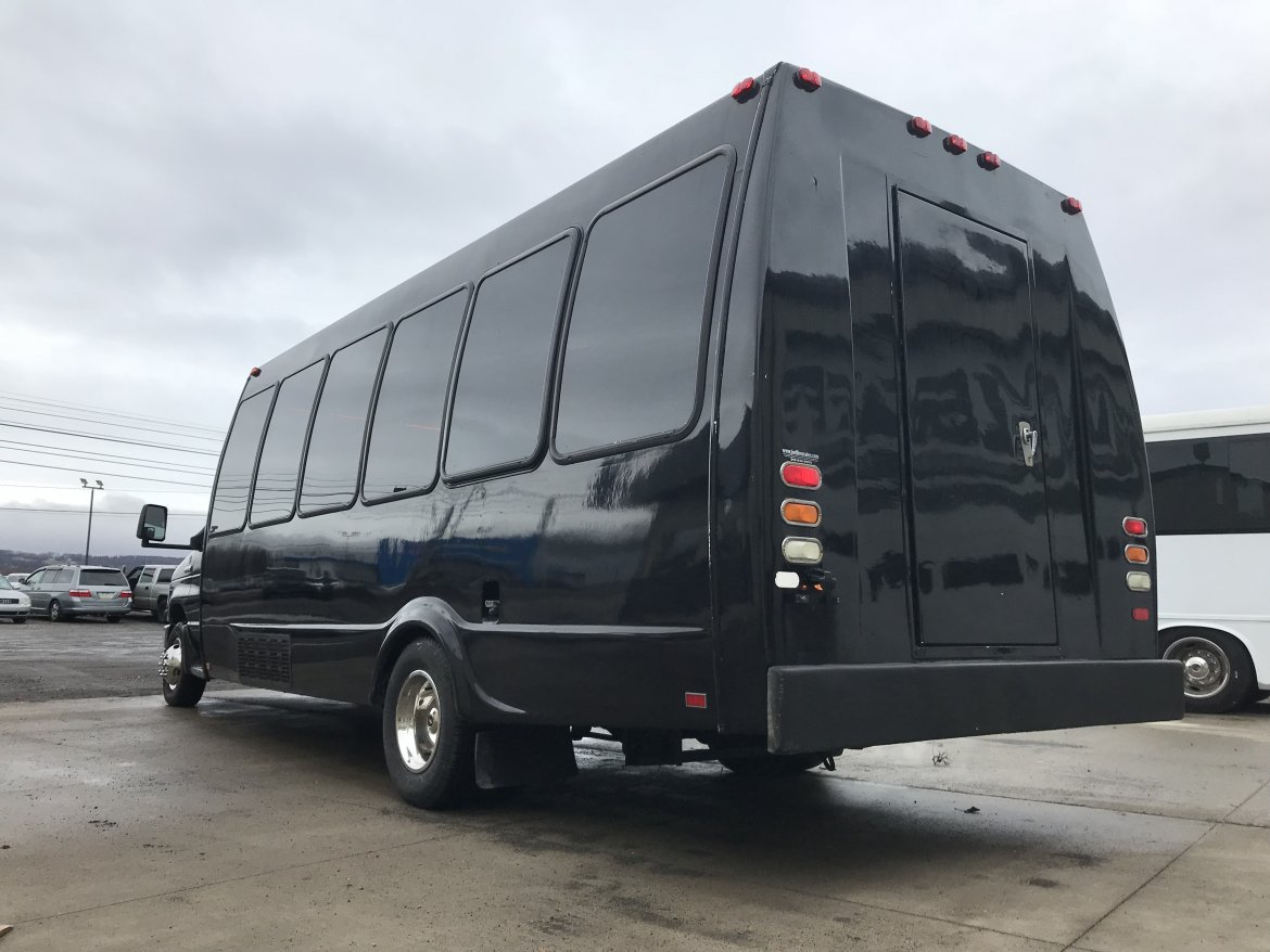 Photo of Limo Bus for sale: 2008 Ford E450  by Federal