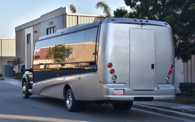 2013 Ford F-550 Shuttle Bus for Sale in Fontana, California, US - Photo 4