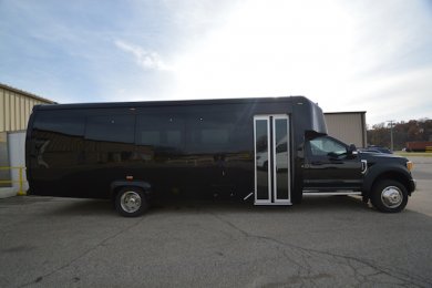 2017 Ford F550 Limo Bus for Sale in Aurora, CO - Photo 2