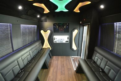 2017 Ford F550 Limo Bus for Sale in Aurora, Colorado, US - Photo 4