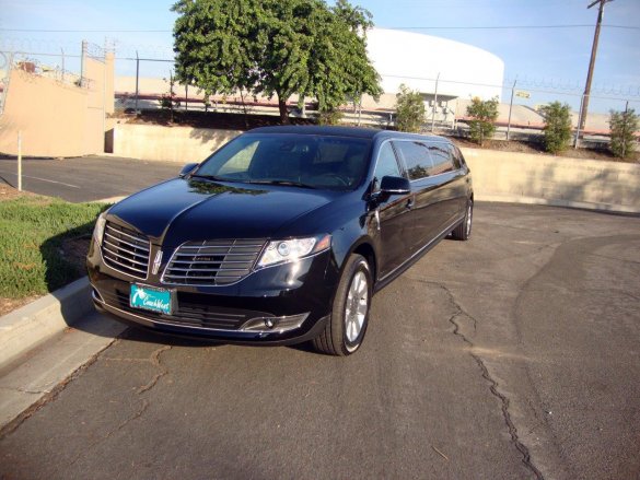 2018 Lincoln MKT Evo Limousine for Sale in Carson, CA - Photo 3