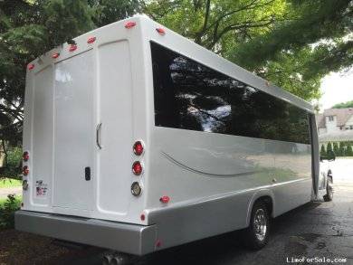 2012 Ford F550 LimoBus Limo Bus for Sale in Rolling Meadows, Illinois, US - Photo 4