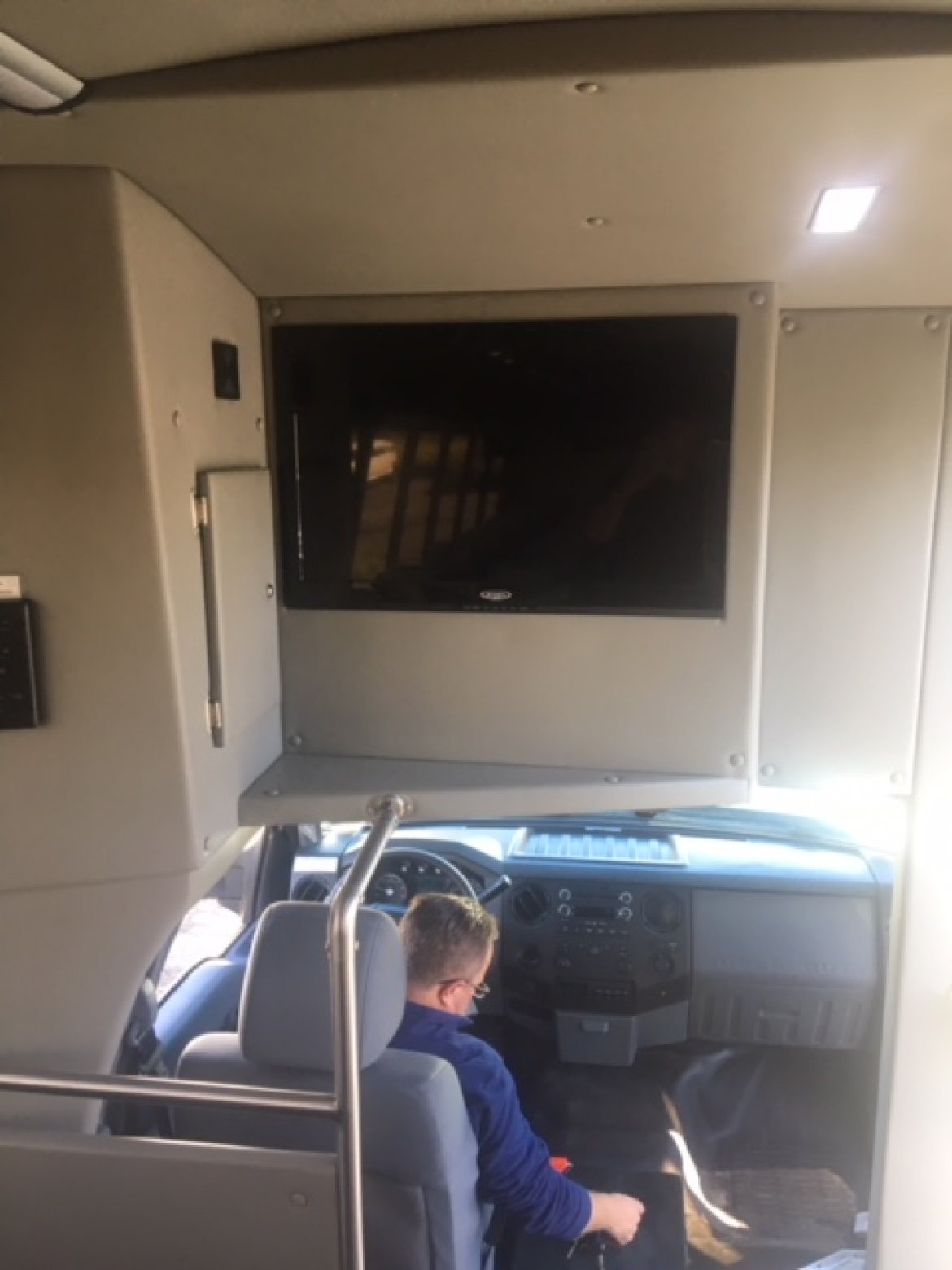 Photo of Executive Shuttle for sale: 2015 Ford F-550 / Gas by Turtle Top